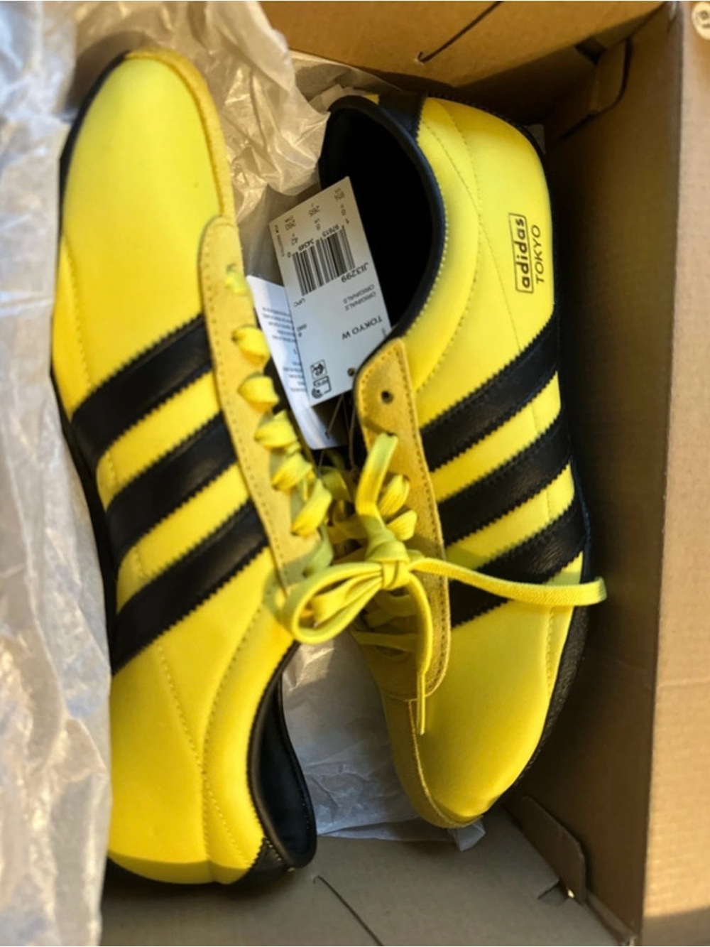 Adidas Women’s Tokyo “Roam” Sneaker: Black & Yellow, Size 9 1/2